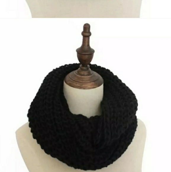 Infinity scarfs. (Knitted) - Picture 2 of 2